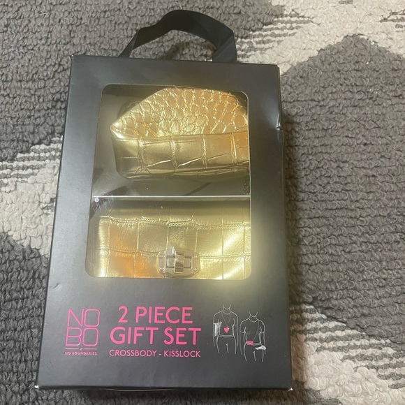 No boundaries 2 Piece Gift Set
One mini backpck and Fanny pack - Picture 1 of 1